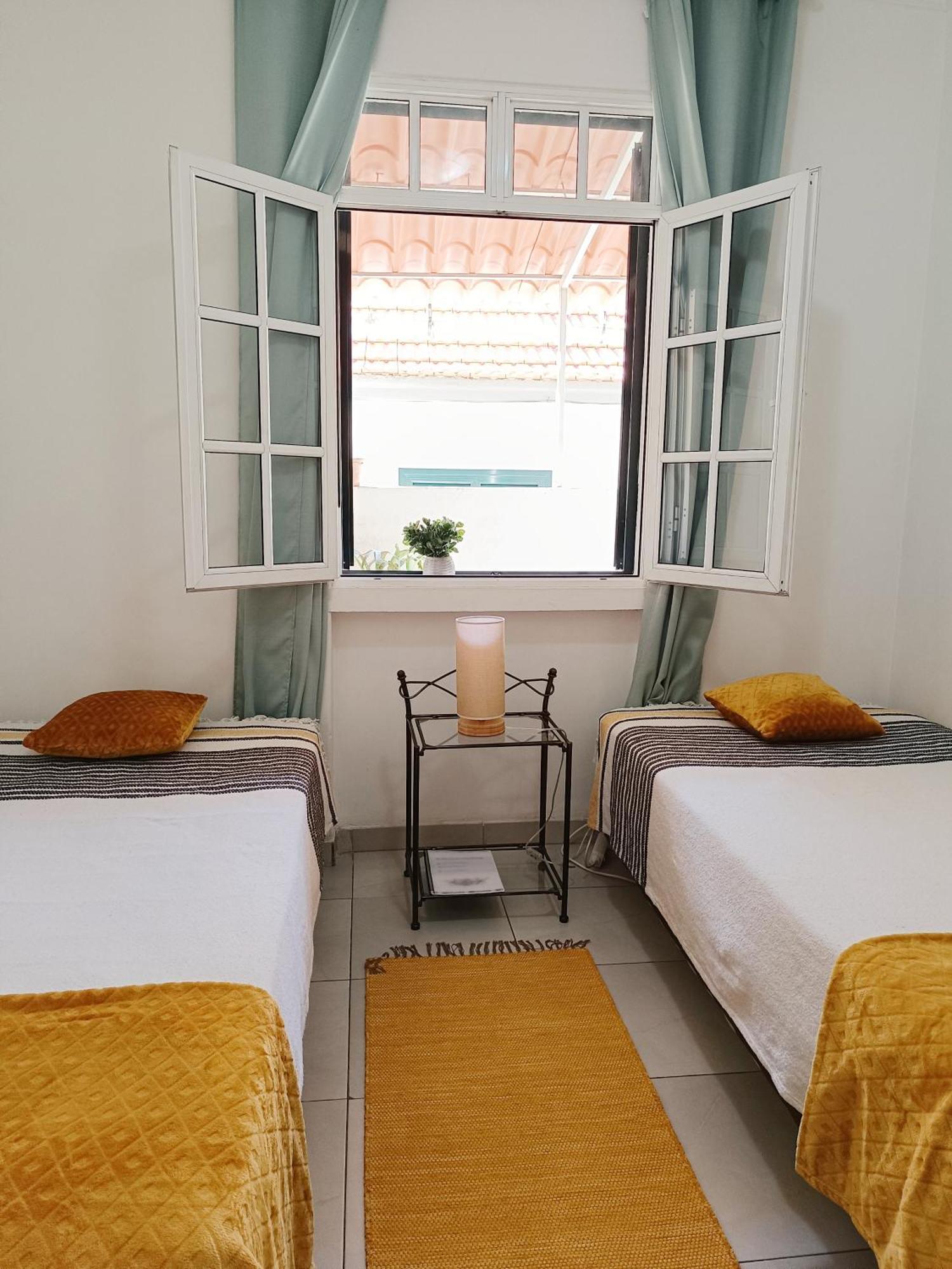 Home & Flower - Private Bedrooms Funchal Eksteriør bilde